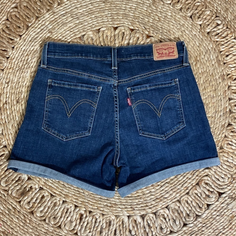 Pair of Levi Mid Length Denim Cuffed Shorts Waist 30 - Picture 5 of 12